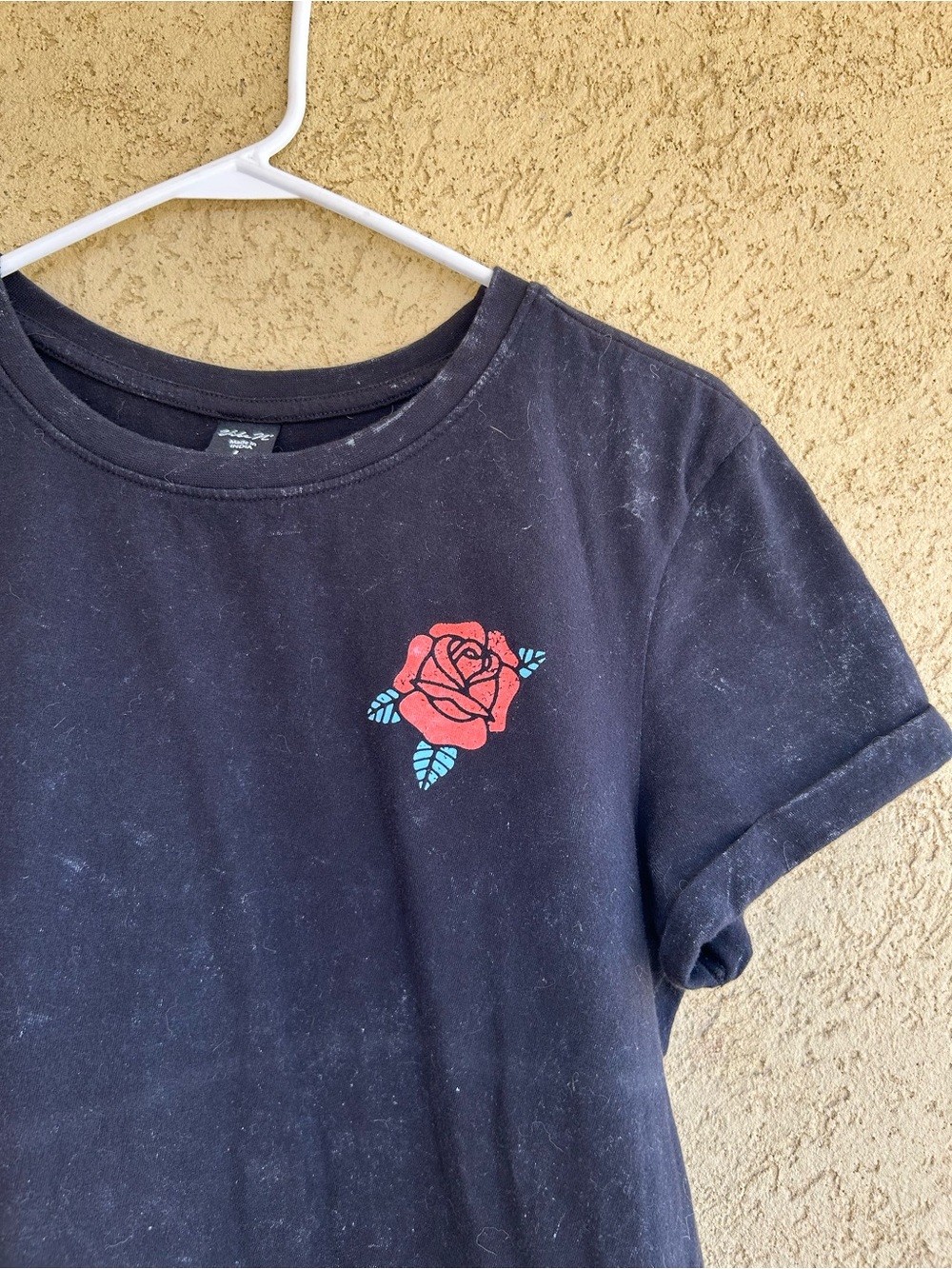 Death Valley Graphic Black Tee Skull & Roses Size Large - Picture 3 of 3
